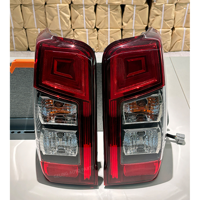 Mitsubishi Triton L200 2019 i&ccedil;in Halojen Arka Işık