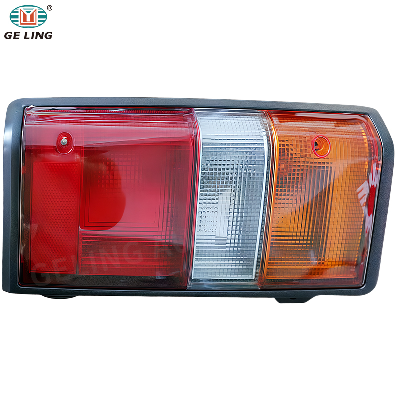 ไฟท้าย B655001N00 B655501N00 สำหรับ Nissan E24