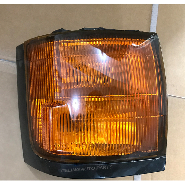 Lampu Sudut Kuning Untuk Bus Toyota Coaster Bb42 Tahun 1993