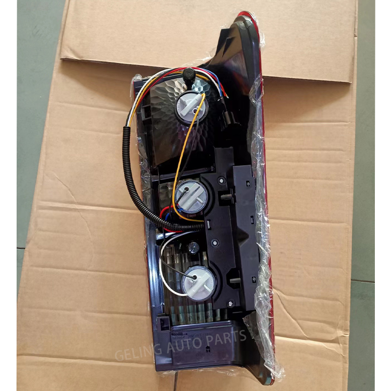 ไฟท้าย 8961254023 8981254033 สำหรับ Isuzu Dmax 2014