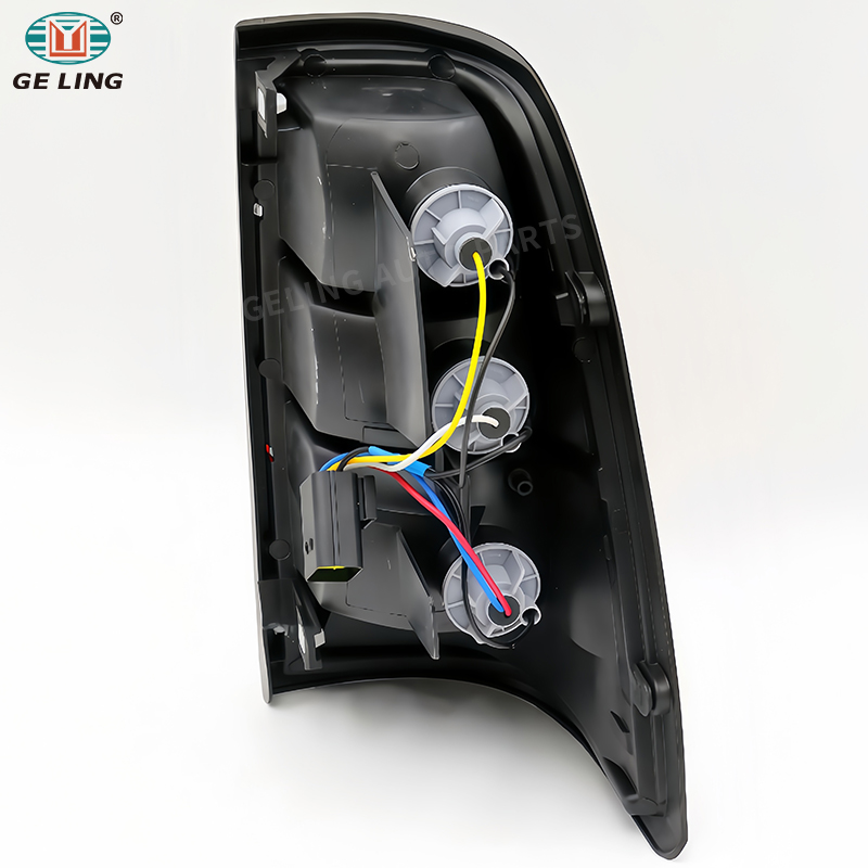 L&acirc;mpada traseira 897228845 897228846 para Isuzu TFR 1998 2000 1999