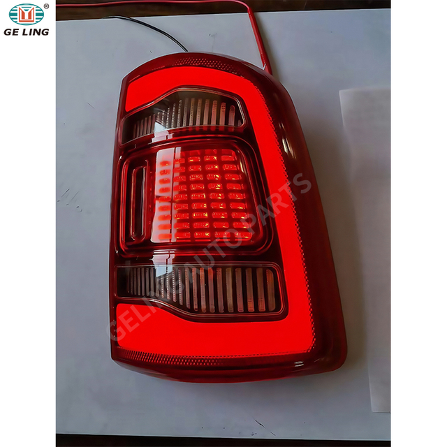 L&aacute;mpara trasera para Dodge RAM 1500 2009-2018
