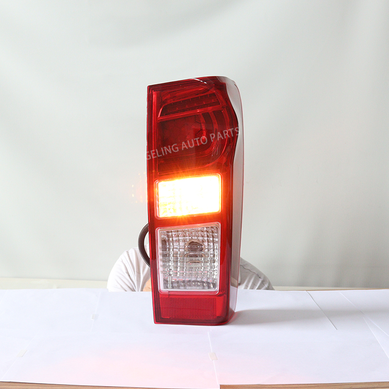 Fanale posteriore a LED rosso per Isuzu Dmax 2017-2019