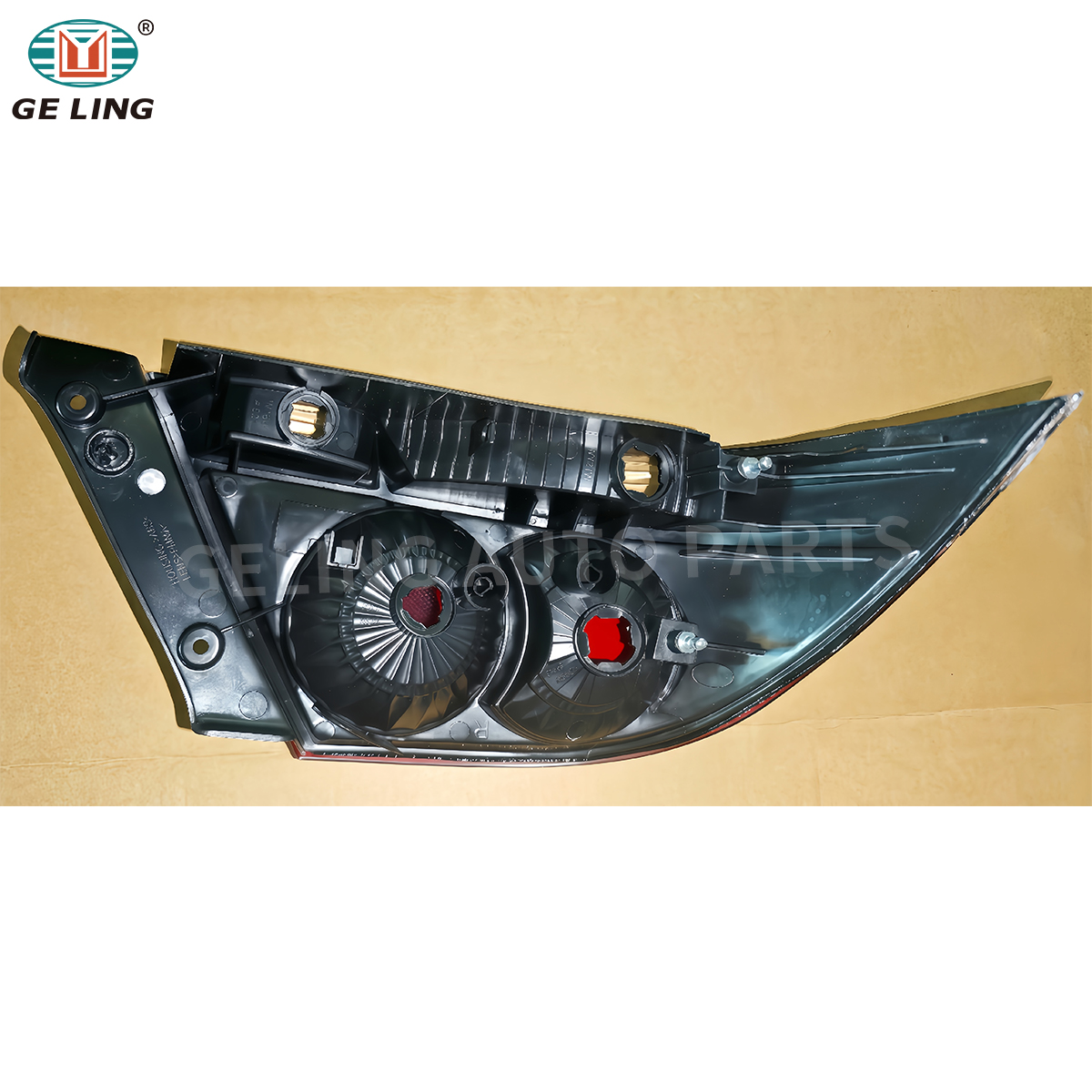 Feu arri&egrave;re pour Mitsubishi Lancer Cedia Cs3 CG Sedan 2000 2001 2002 2003, MR972594 MR972593